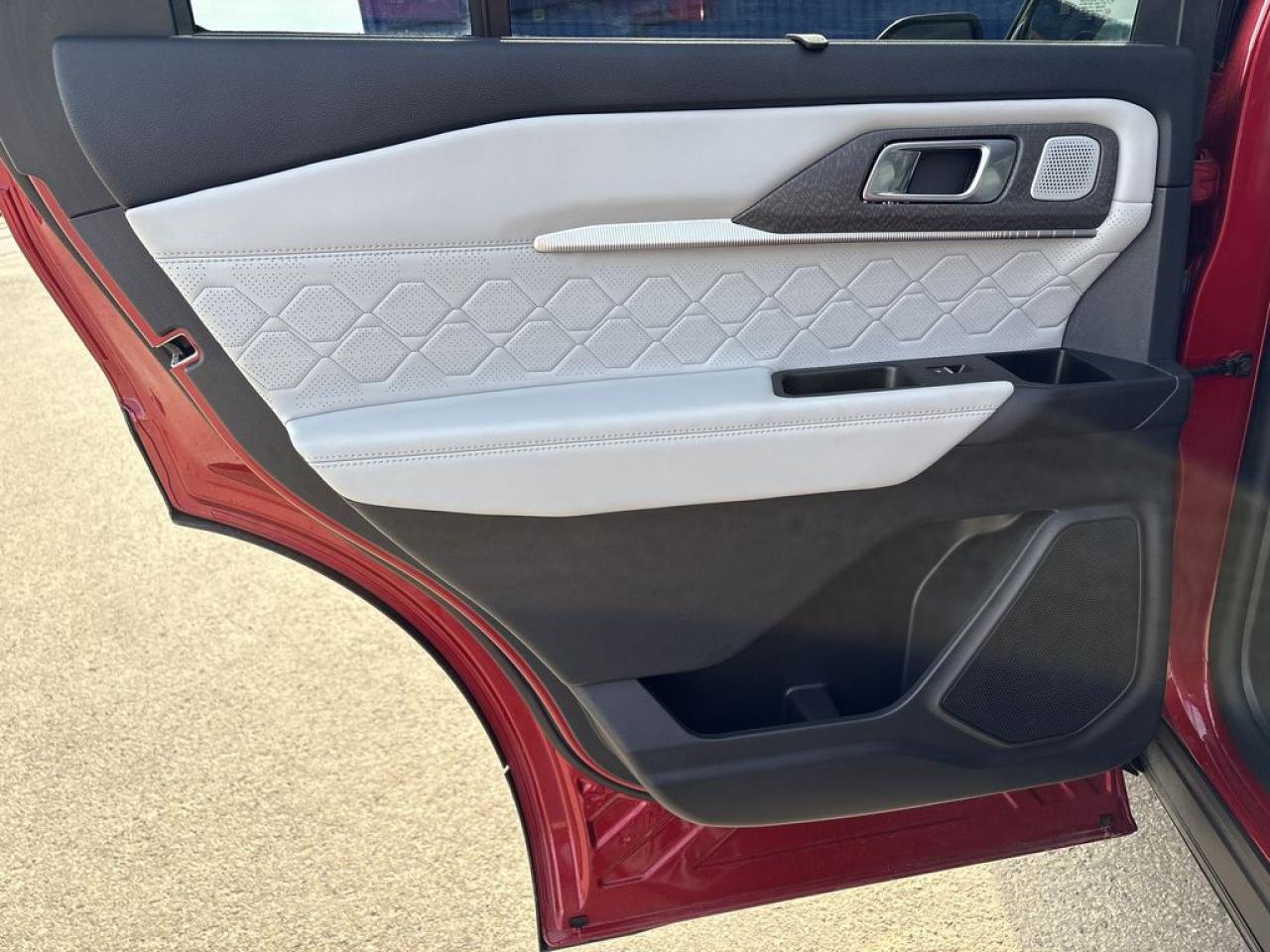 2025 Ford Explorer Platinum Photo5