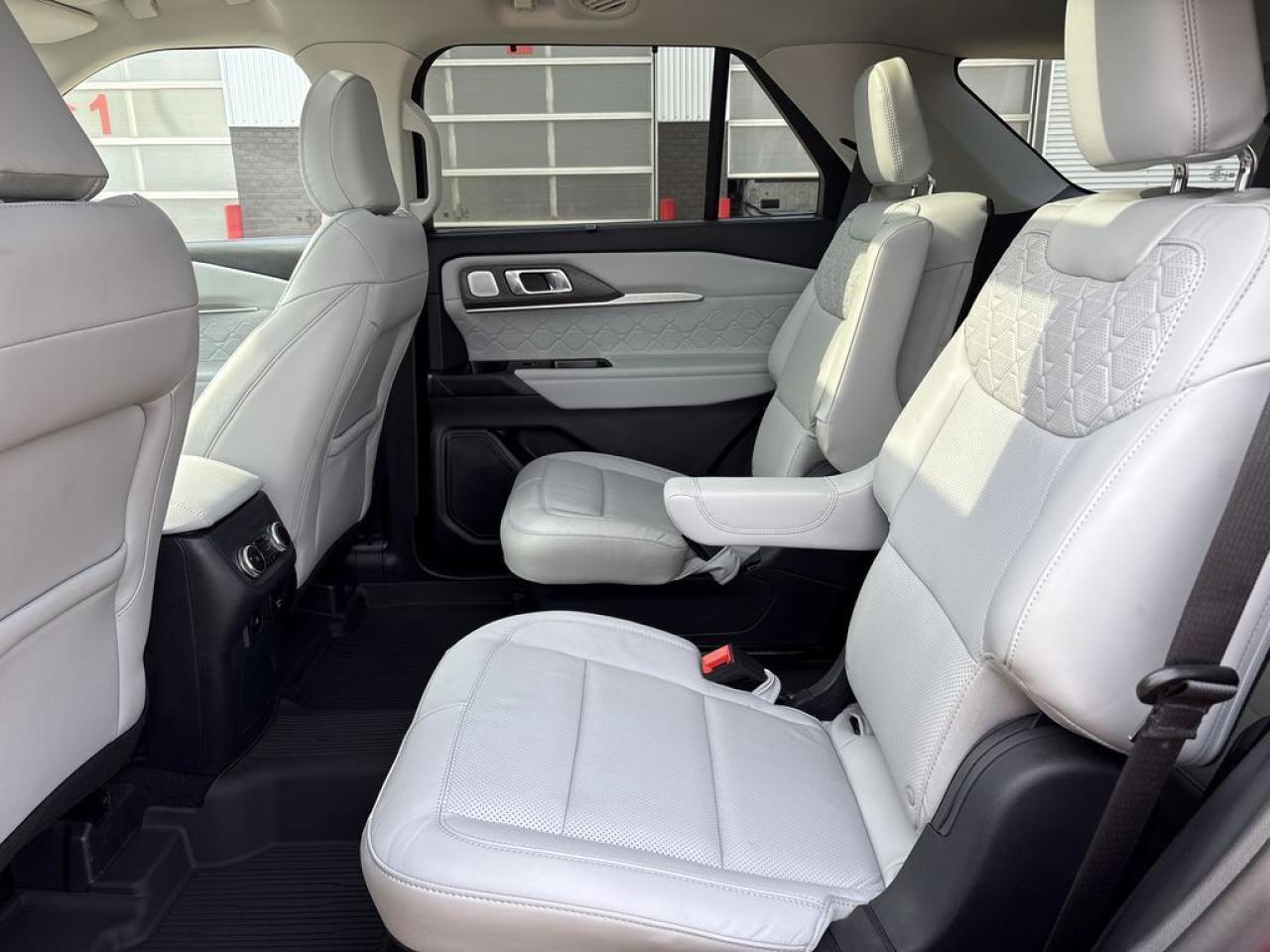 2025 Ford Explorer Platinum Photo5