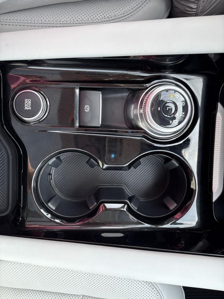 2025 Ford Explorer Platinum Photo5