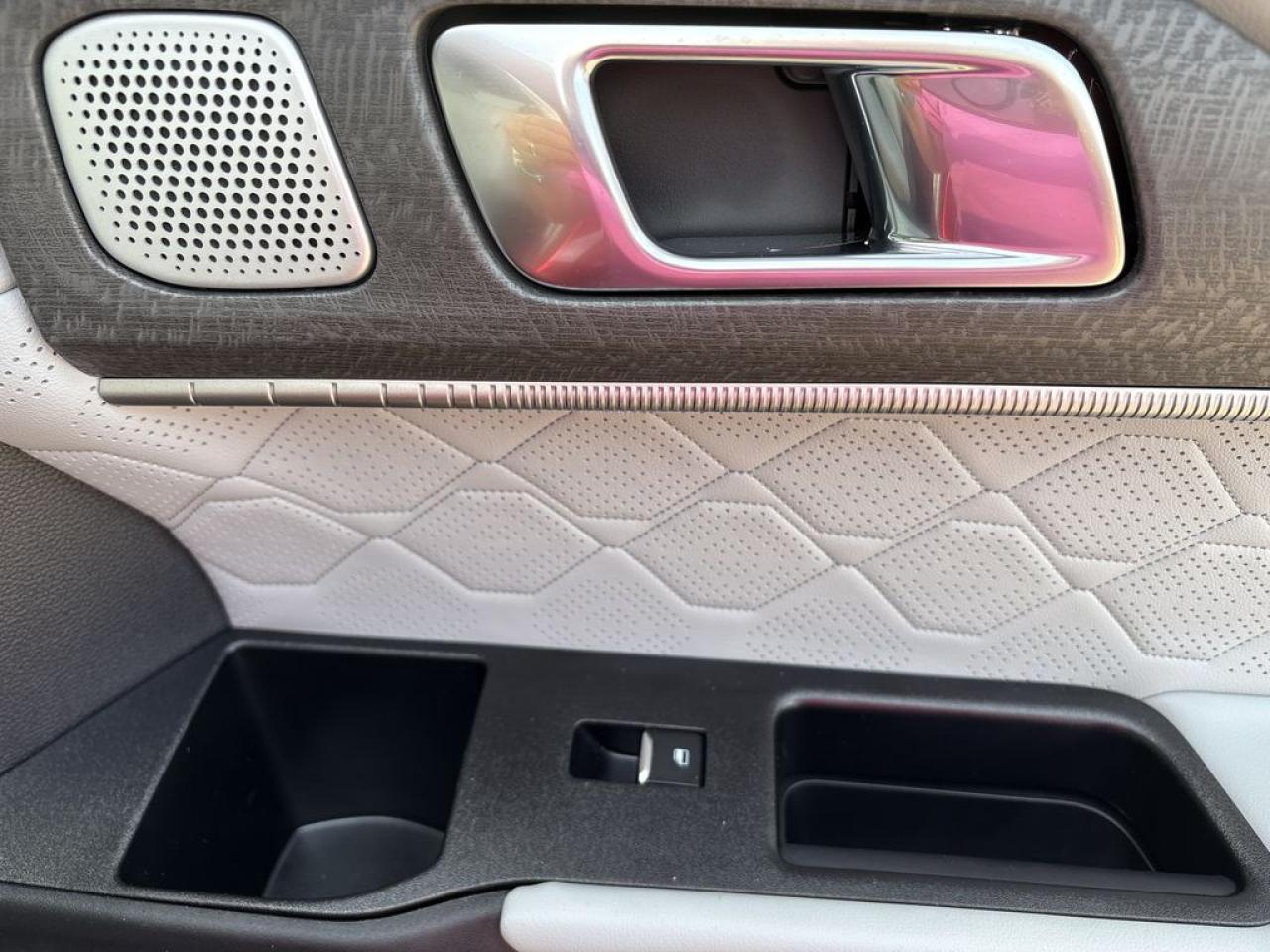 2025 Ford Explorer Platinum Photo5