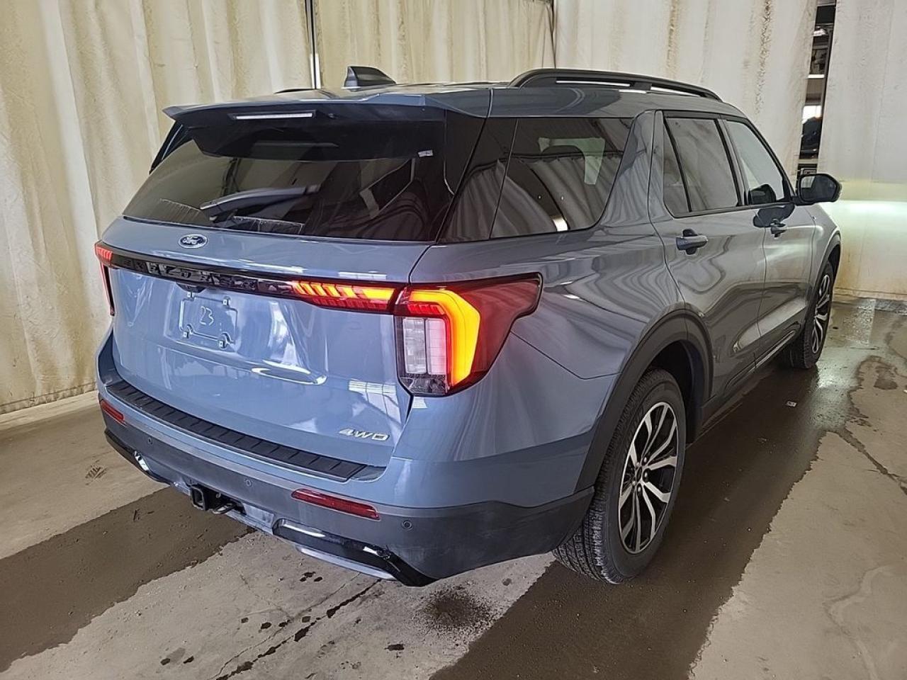2025 Ford Explorer ST-Line Photo4