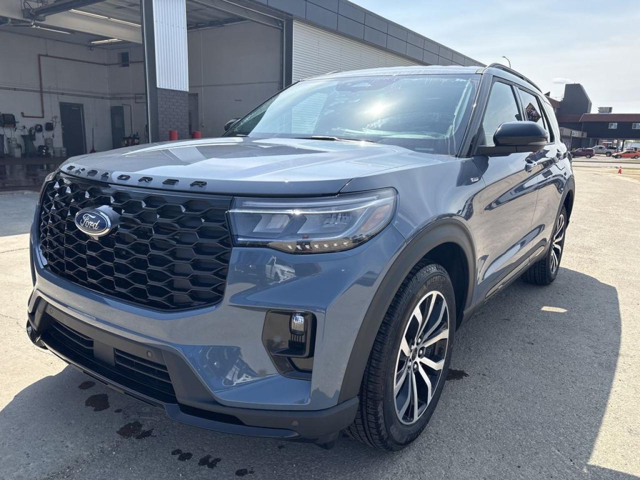 2025 Ford Explorer ST-Line Photo5