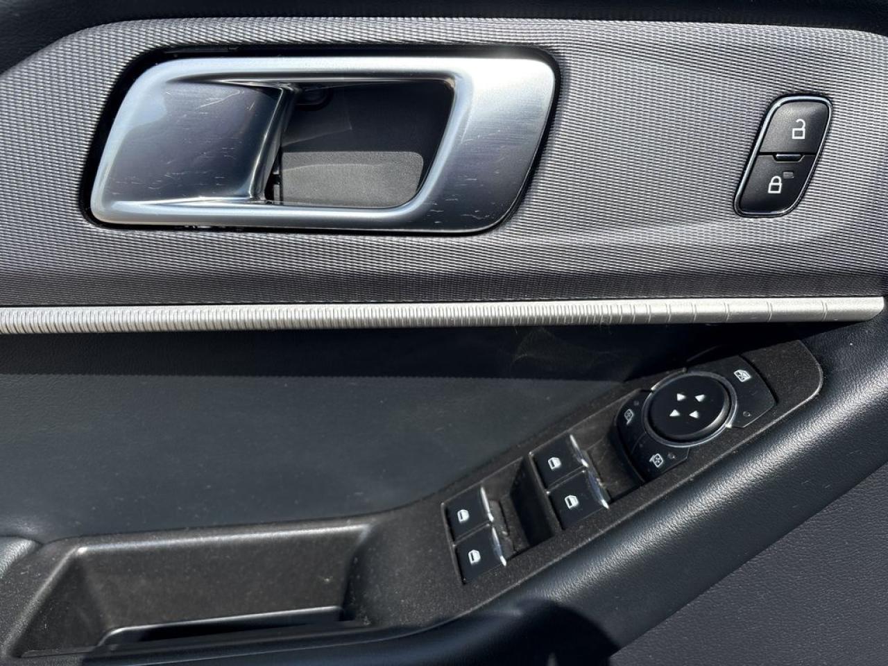 2025 Ford Explorer ST-Line Photo5