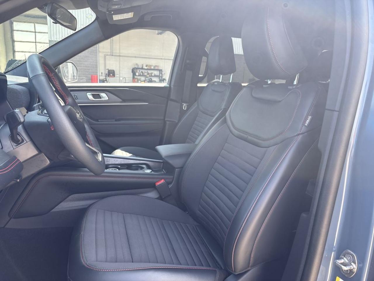 2025 Ford Explorer ST-Line Photo5