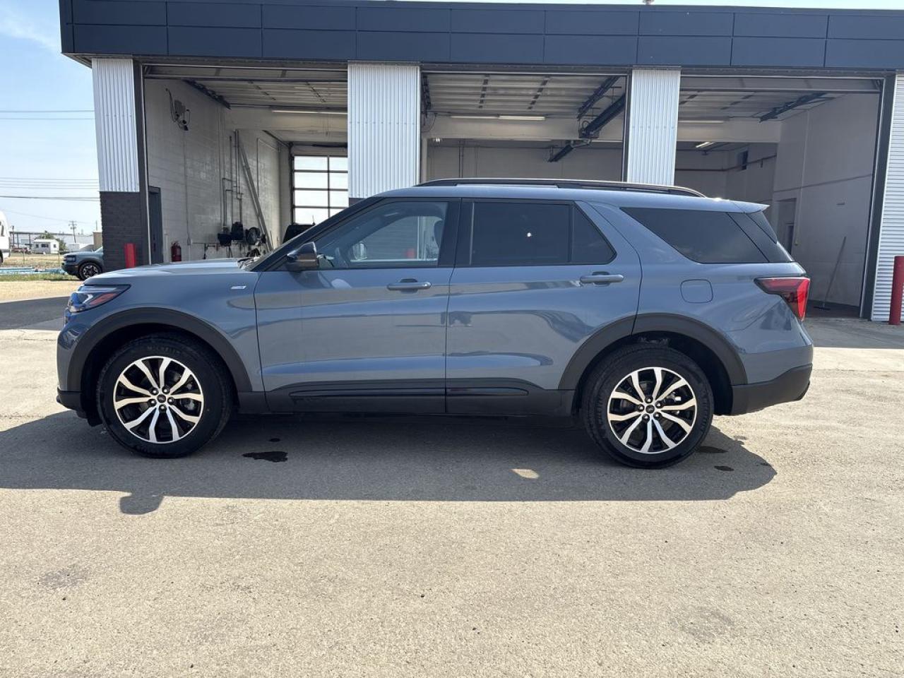 2025 Ford Explorer ST-Line Photo5