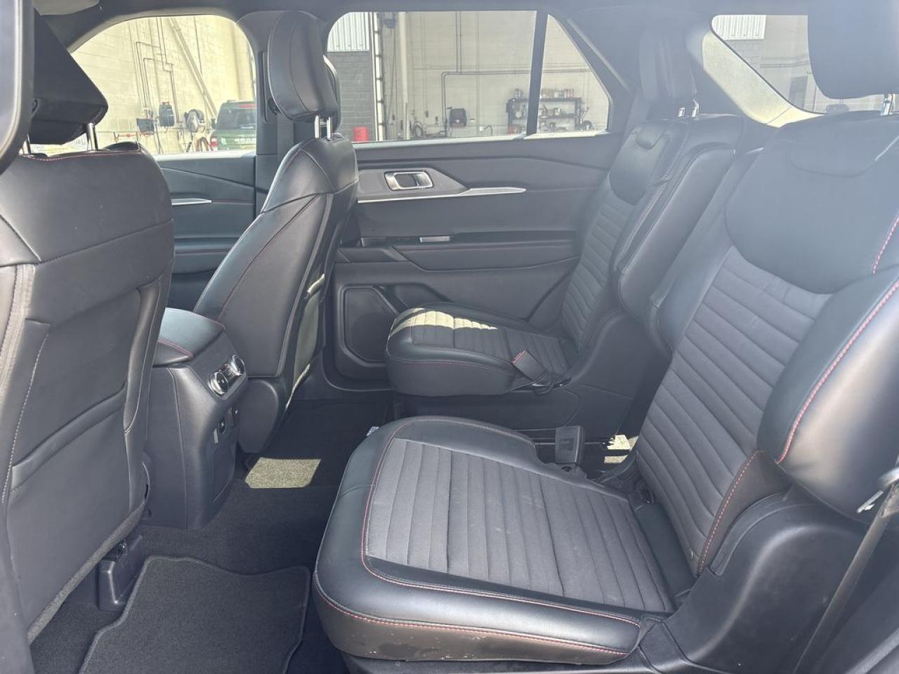 2025 Ford Explorer ST-Line Photo5
