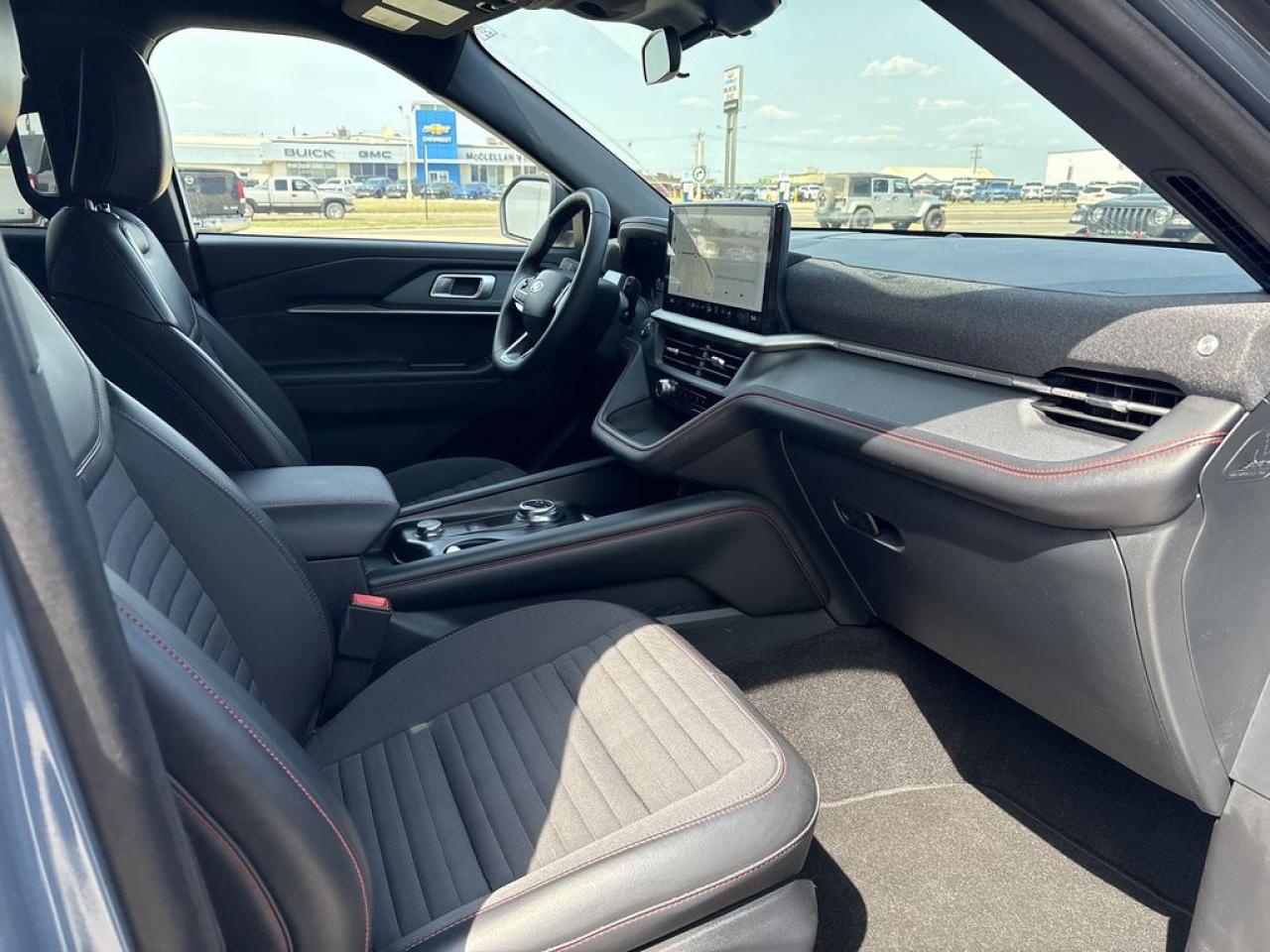 2025 Ford Explorer ST-Line Photo5