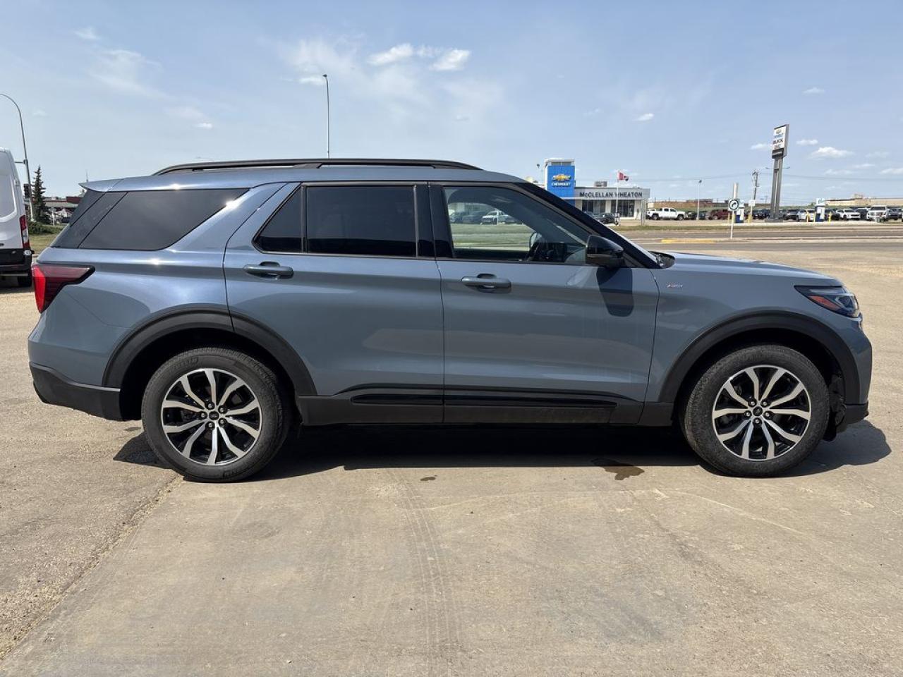 2025 Ford Explorer ST-Line Photo5