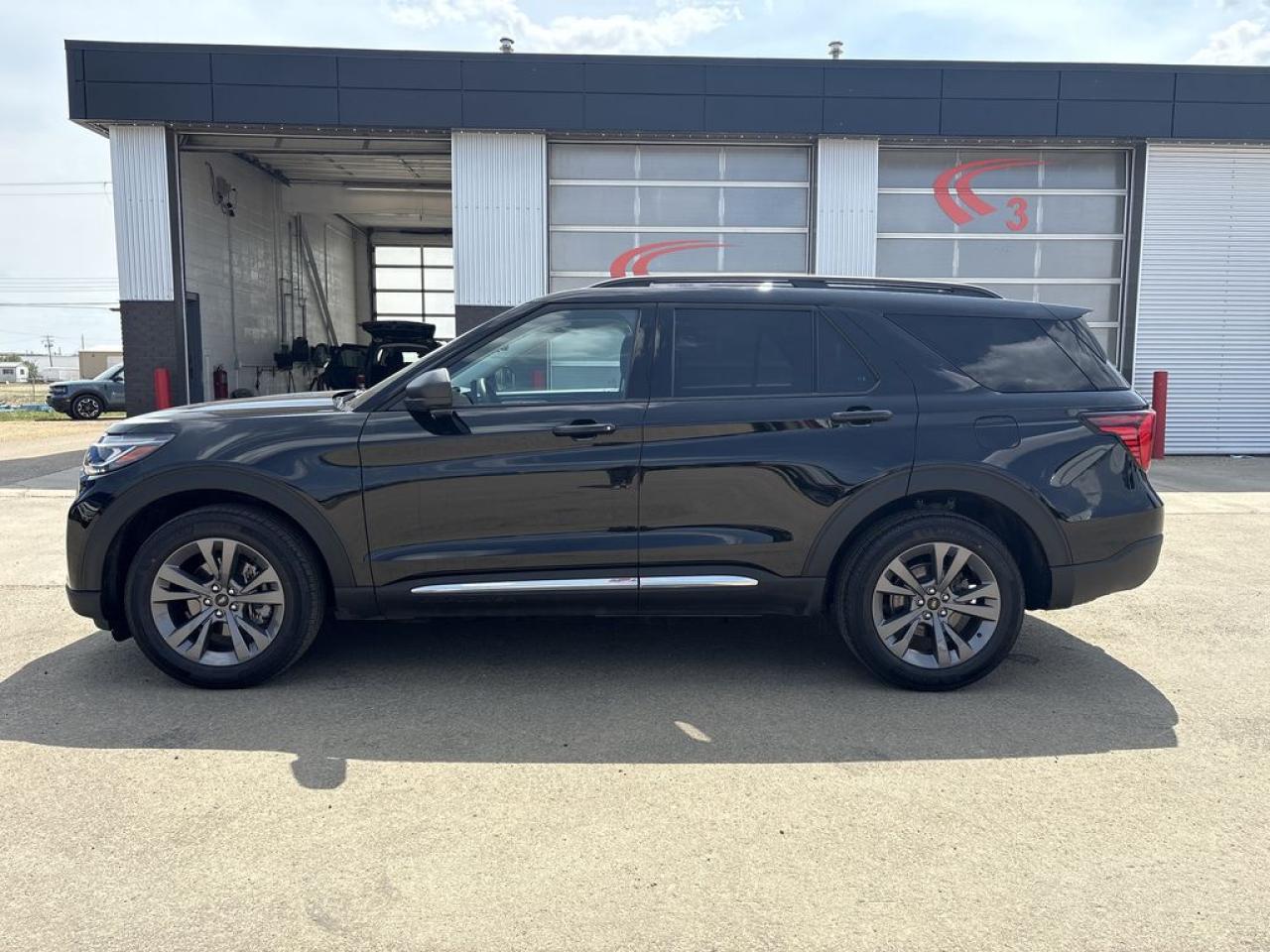 2025 Ford Explorer ACTIVE Photo5