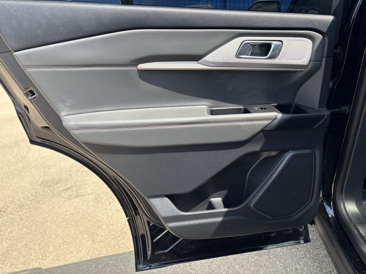 2025 Ford Explorer ACTIVE Photo5