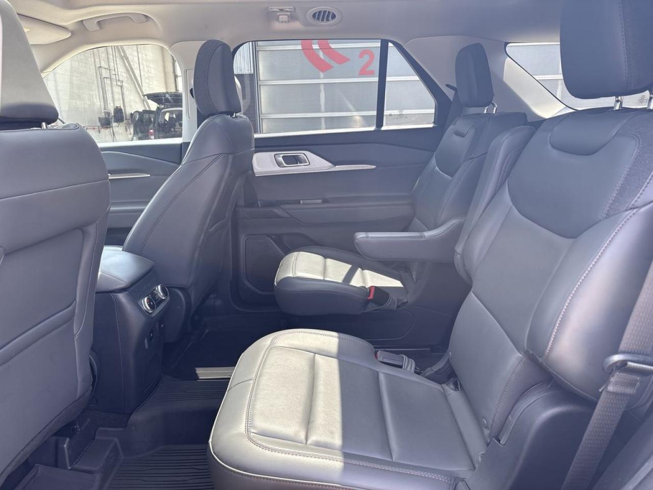 2025 Ford Explorer ACTIVE Photo5