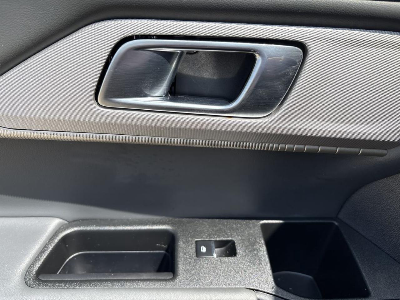 2025 Ford Explorer ACTIVE Photo5