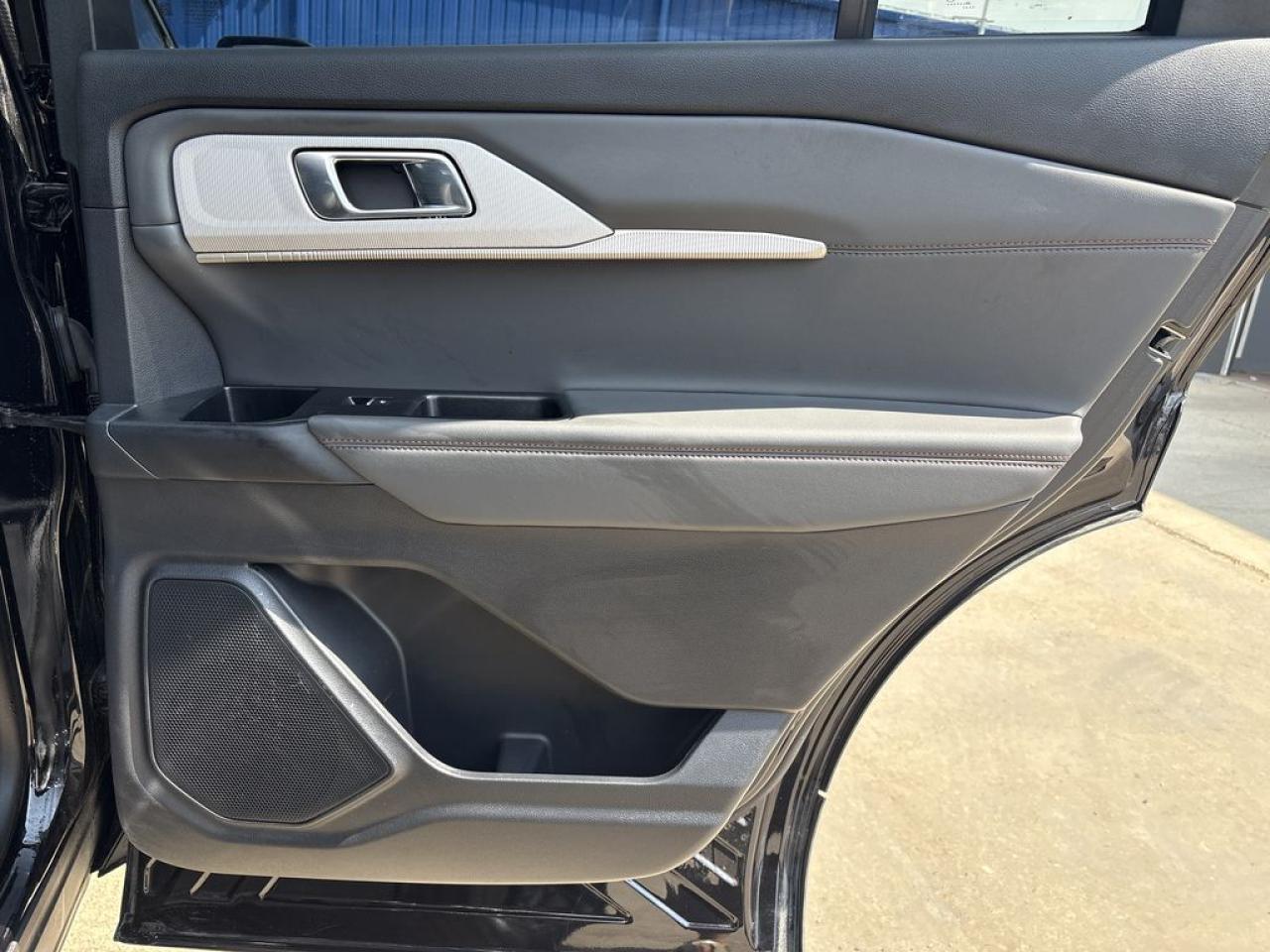 2025 Ford Explorer ACTIVE Photo5