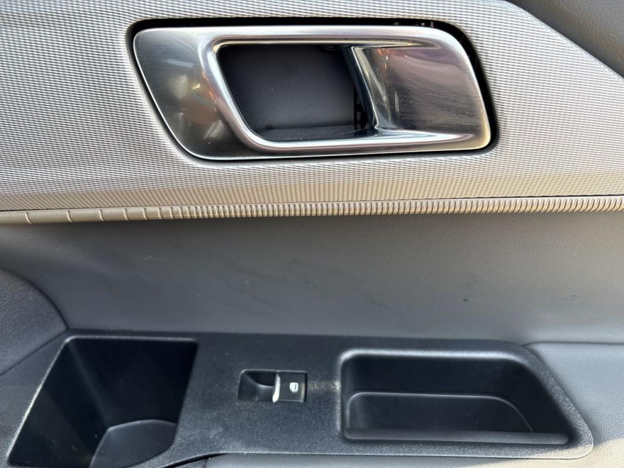 2025 Ford Explorer ACTIVE Photo5