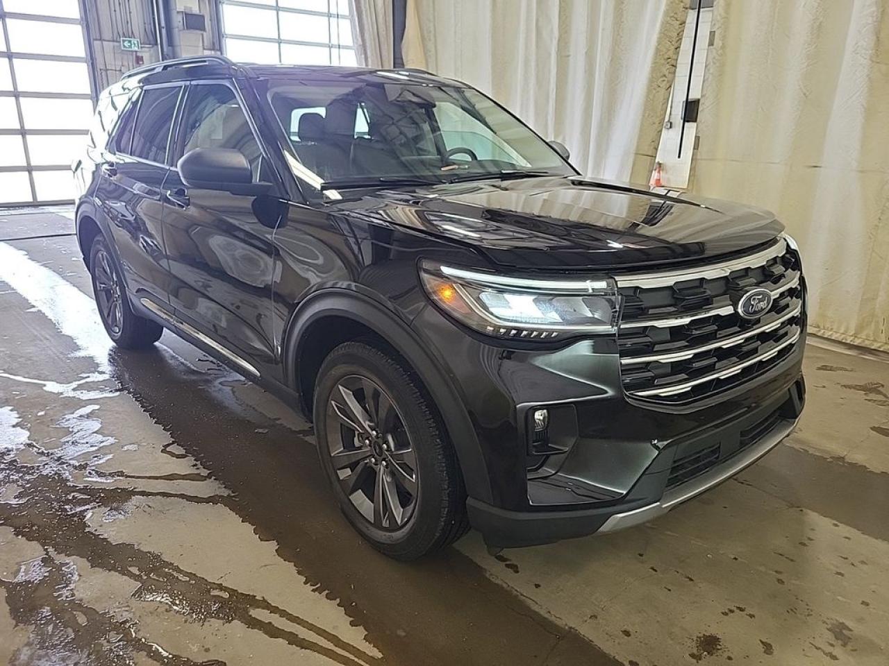 2025 Ford Explorer ACTIVE Photo1