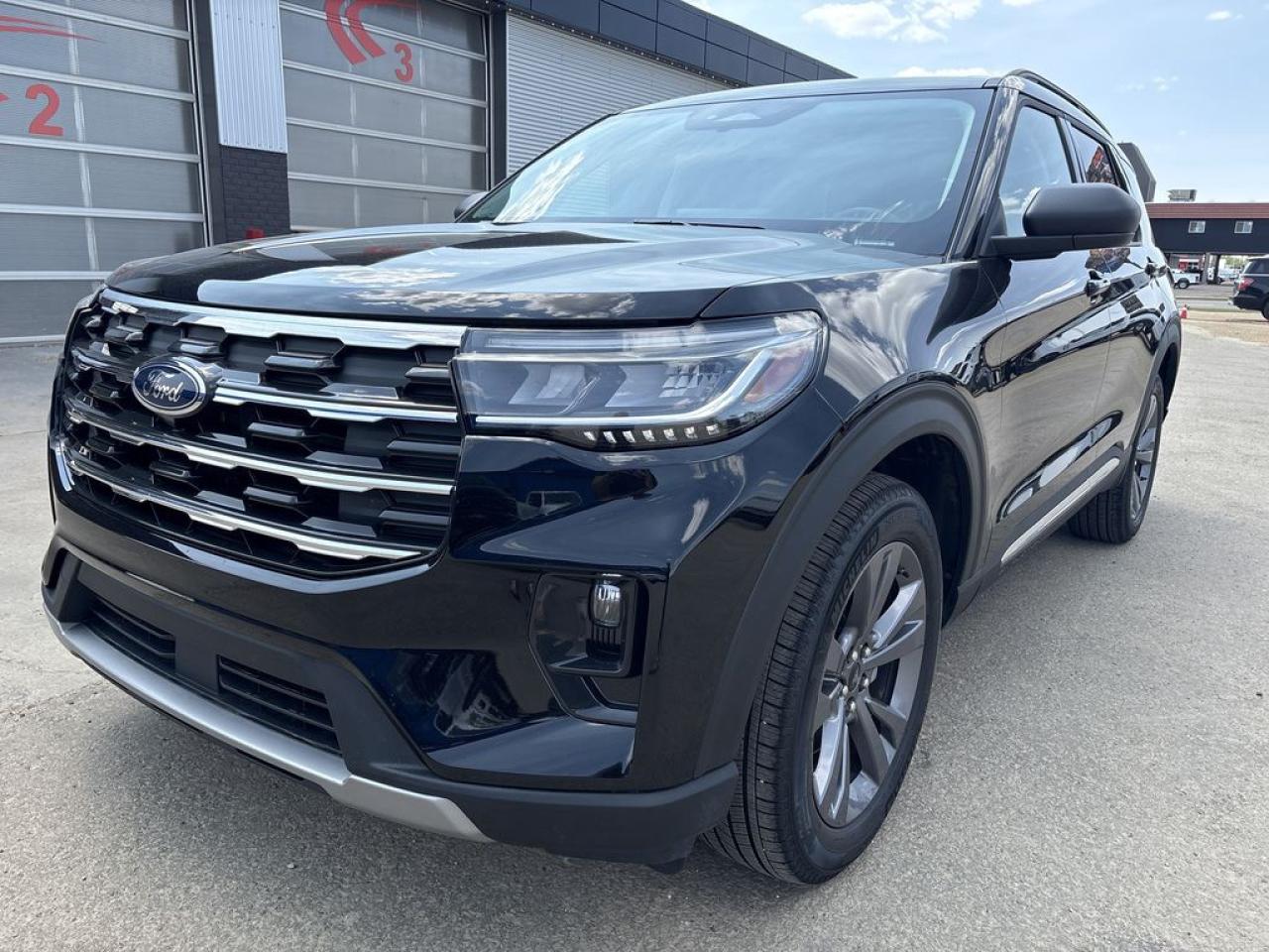 2025 Ford Explorer ACTIVE Photo5