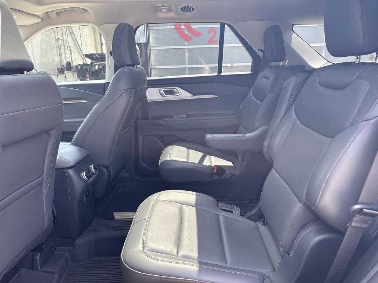 2025 Ford Explorer ACTIVE Photo5