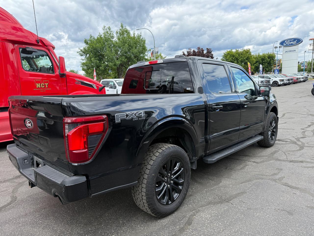 2024 Ford F-150 XLT Photo4