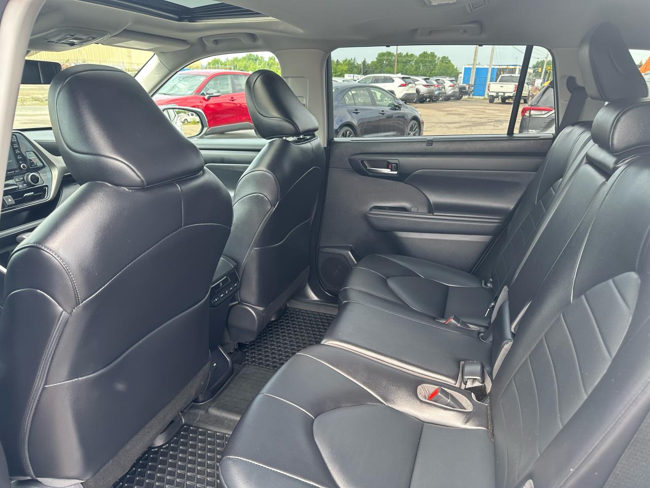 2022 Toyota Highlander XLE Photo