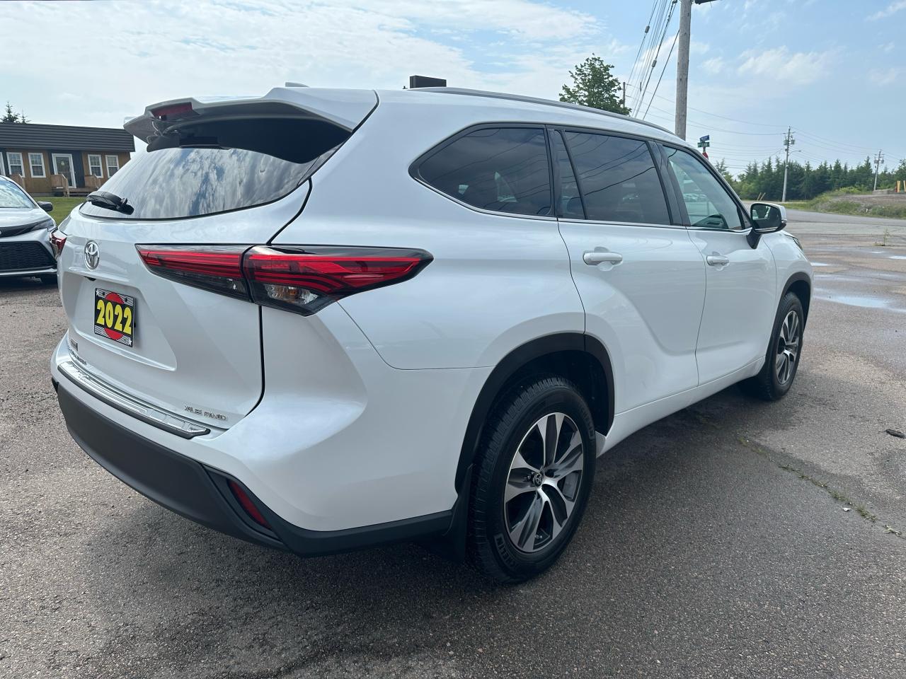 2022 Toyota Highlander XLE Photo4