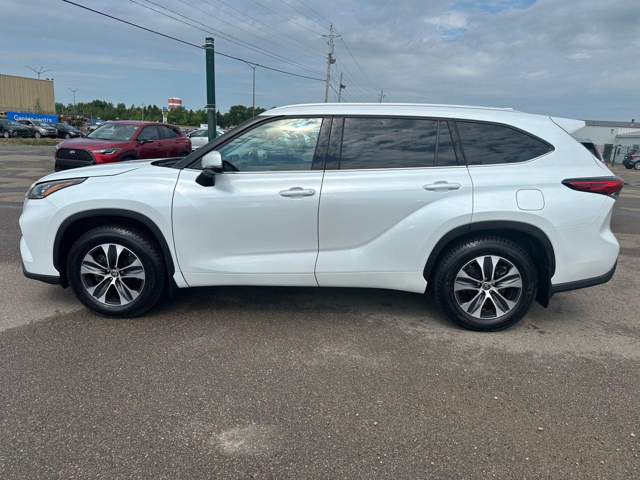 2022 Toyota Highlander XLE Photo