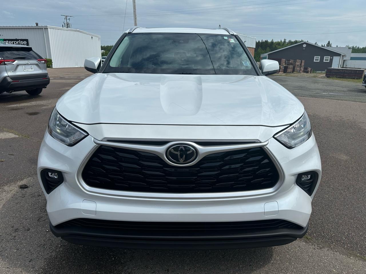 2022 Toyota Highlander XLE Photo1
