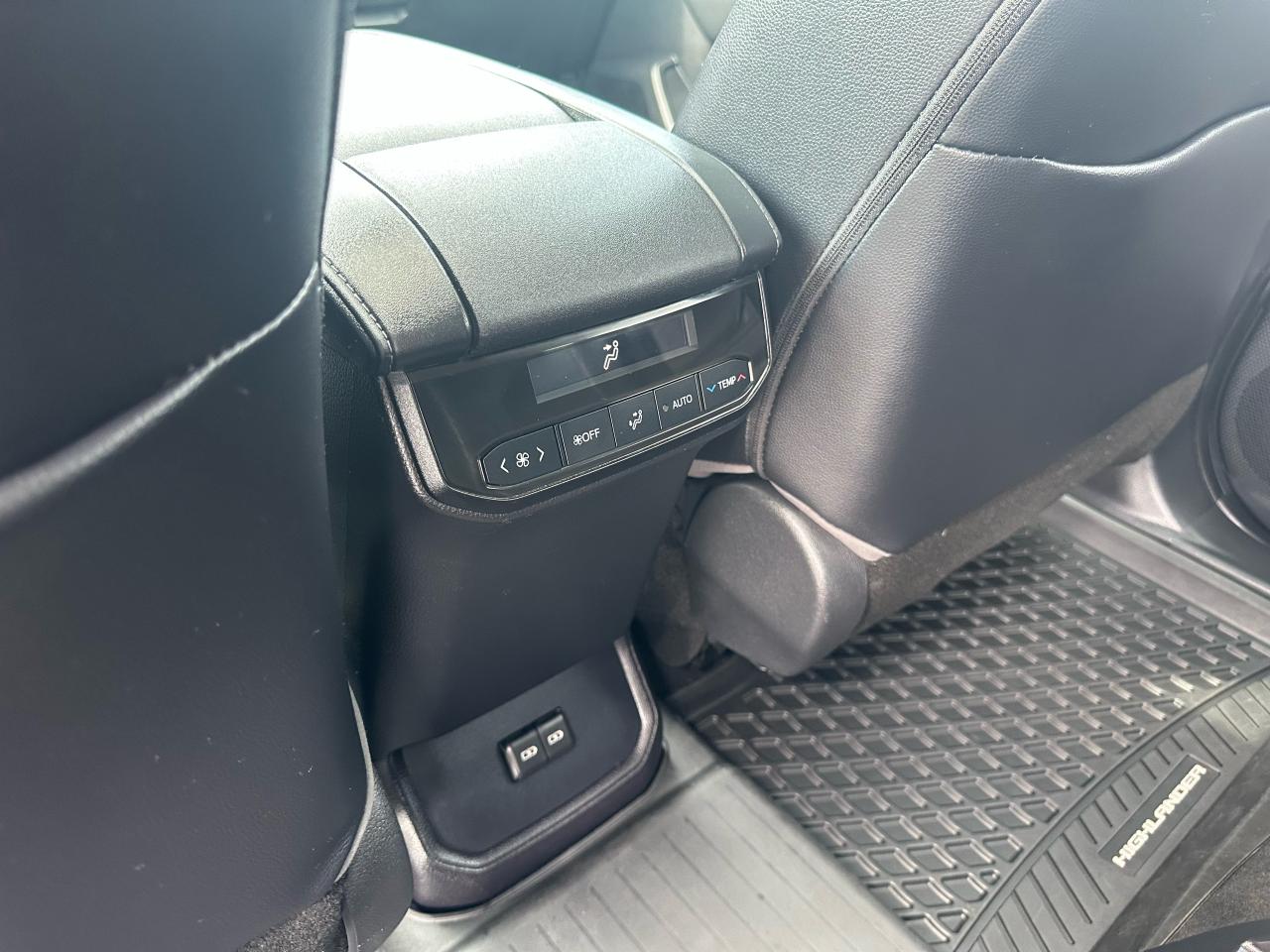 2022 Toyota Highlander XLE Photo