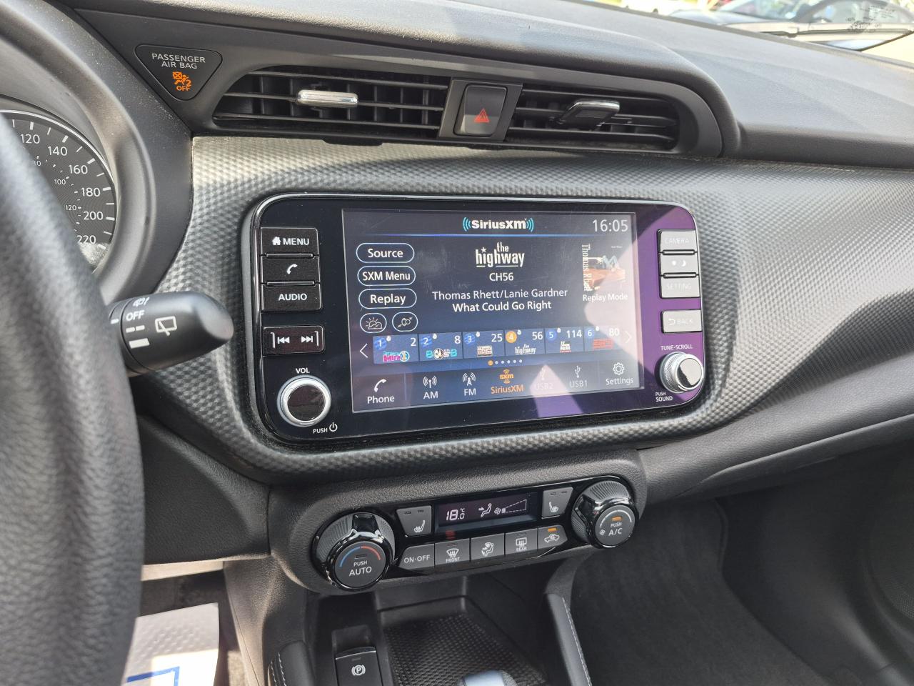 2022 Nissan Kicks SV Photo24