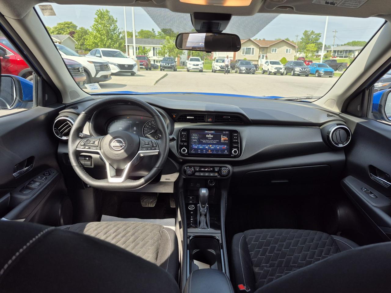 2022 Nissan Kicks SV Photo28