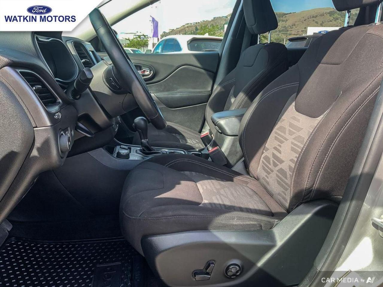 2019 Jeep Cherokee North Photo28