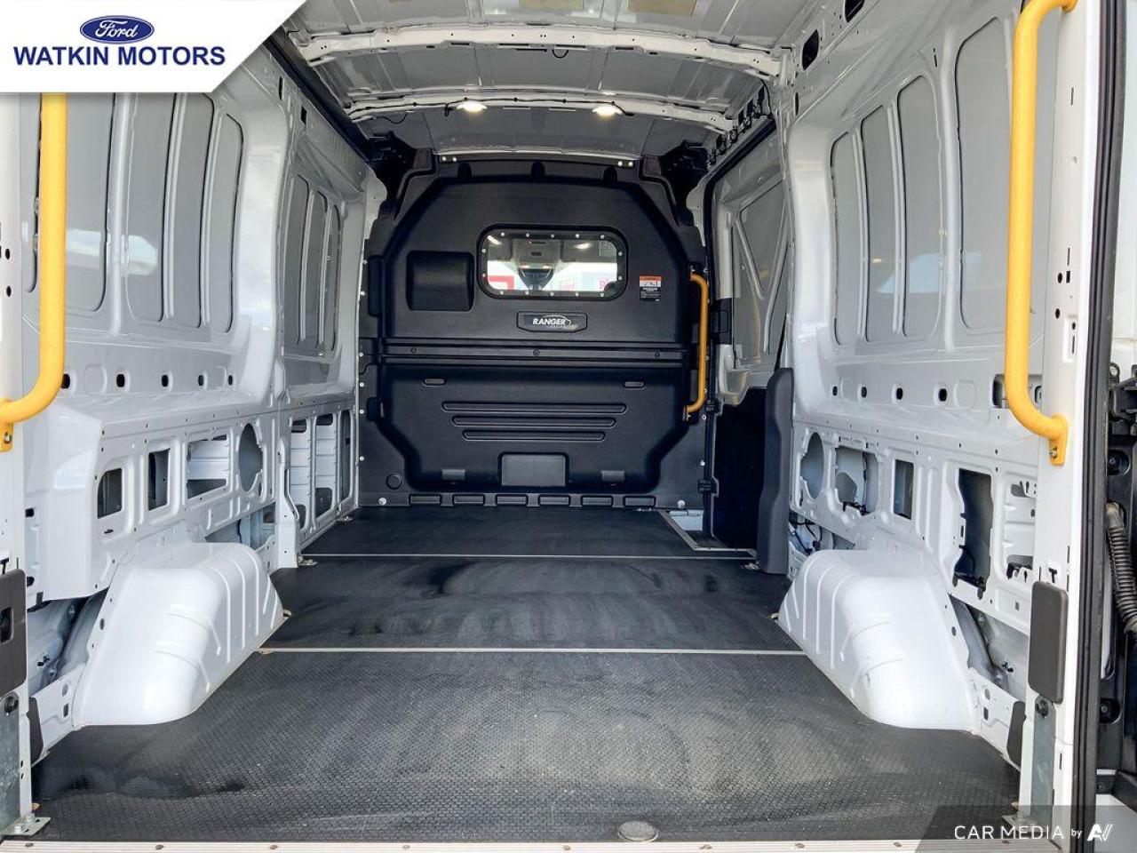 2024 Ford Transit MR CARGO AWD Photo28