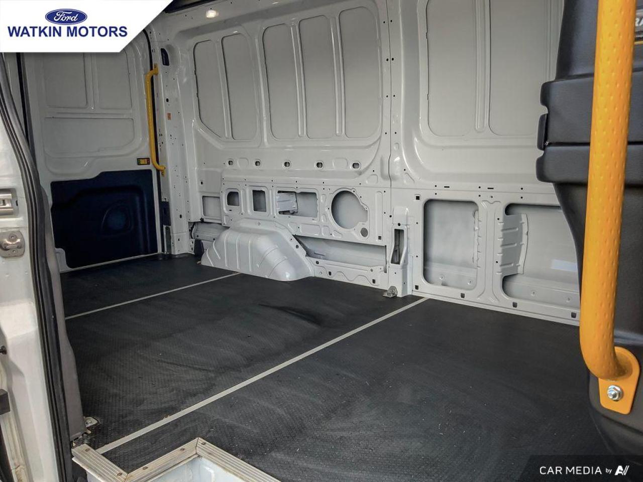 2024 Ford Transit MR CARGO AWD Photo24