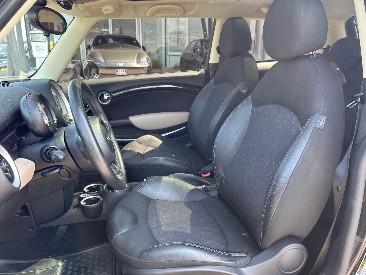 2013 MINI Cooper COOPER Photo