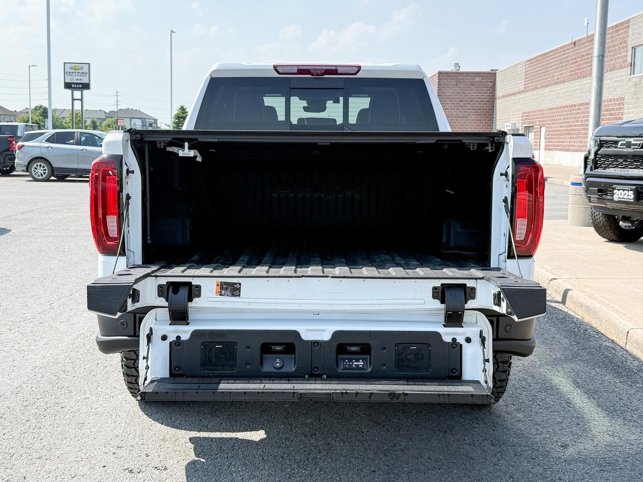 2023 GMC Sierra 1500 6.2L V8, AT4-X AEV EDITION! REMOTE START/ENTRY, SUNROOF, HEATED/VENTILATED SEATS, BOSE SOUND SYSTEM, AT4X AEV EDITION Photo4