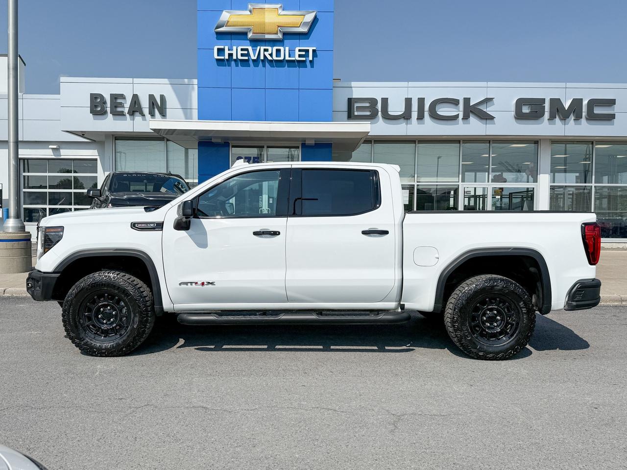 2023 GMC Sierra 1500 6.2L V8, AT4-X AEV EDITION! REMOTE START/ENTRY, SUNROOF, HEATED/VENTILATED SEATS, BOSE SOUND SYSTEM, AT4X AEV EDITION Photo