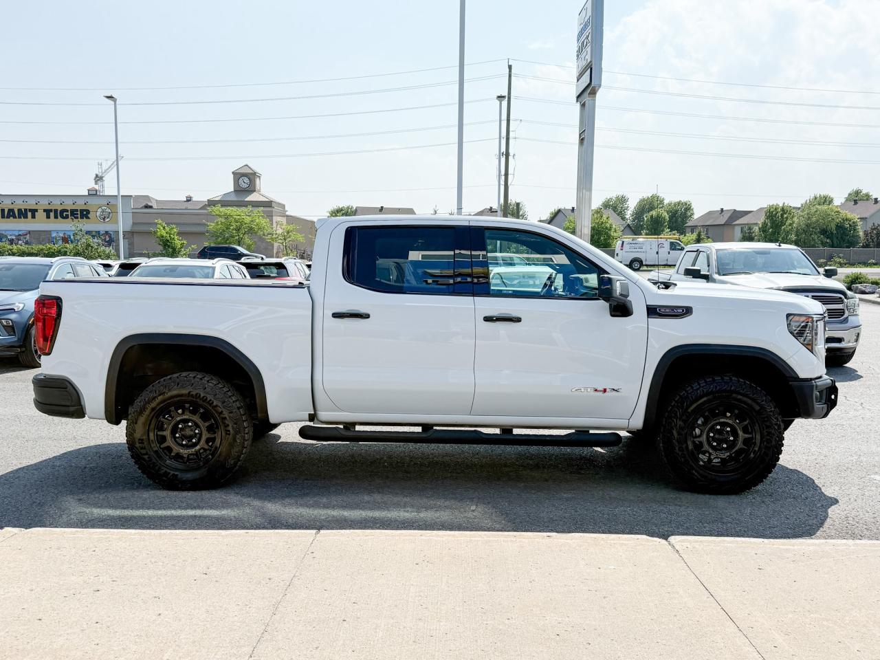 2023 GMC Sierra 1500 6.2L V8, AT4-X AEV EDITION! REMOTE START/ENTRY, SUNROOF, HEATED/VENTILATED SEATS, BOSE SOUND SYSTEM, AT4X AEV EDITION Photo
