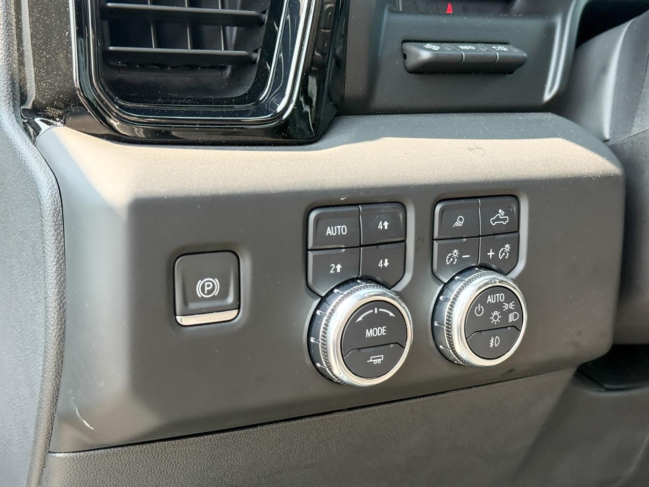 2023 GMC Sierra 1500 6.2L V8, AT4-X AEV EDITION! REMOTE START/ENTRY, SUNROOF, HEATED/VENTILATED SEATS, BOSE SOUND SYSTEM, AT4X AEV EDITION Photo