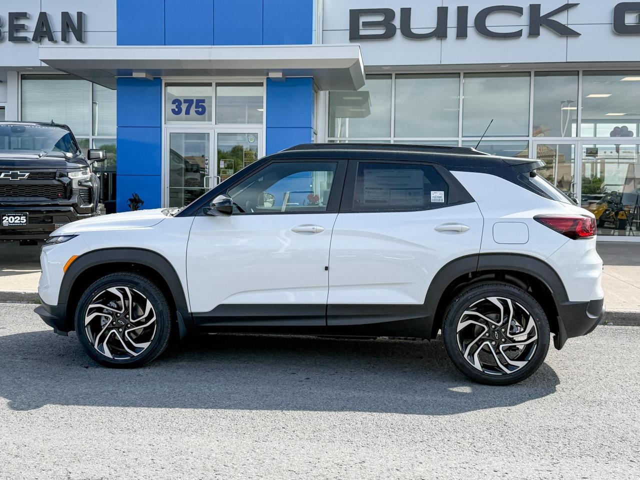 2026 Chevrolet TrailBlazer RS 1.3L 3 CYL WITH REMOTE START/ENTRY, HEATED SEATS, HEATED STEERING WHEEL, HD REAR VISION CAMERA, APPL Photo2