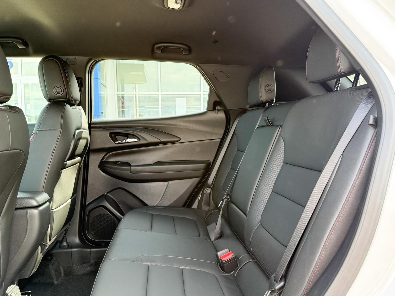 2026 Chevrolet TrailBlazer RS 1.3L 3 CYL WITH REMOTE START/ENTRY, HEATED SEATS, HEATED STEERING WHEEL, HD REAR VISION CAMERA, APPL Photo