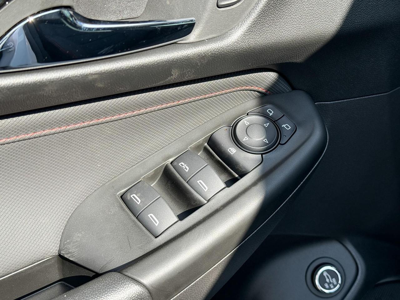 2026 Chevrolet TrailBlazer RS 1.3L 3 CYL WITH REMOTE START/ENTRY, HEATED SEATS, HEATED STEERING WHEEL, HD REAR VISION CAMERA, APPL Photo