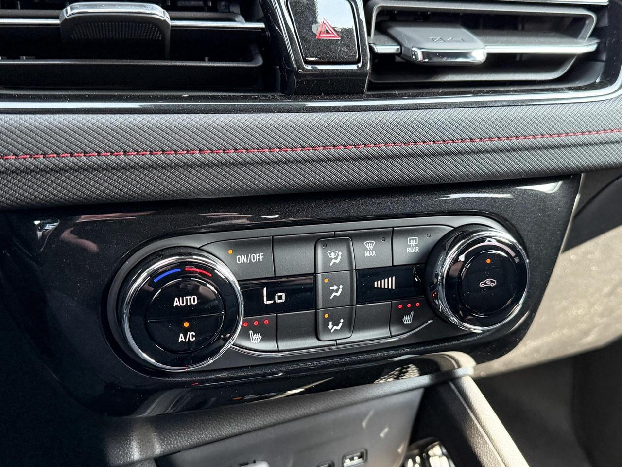 2026 Chevrolet TrailBlazer RS 1.3L 3 CYL WITH REMOTE START/ENTRY, HEATED SEATS, HEATED STEERING WHEEL, HD REAR VISION CAMERA, APPL Photo