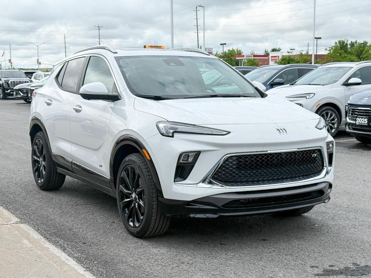 2026 Buick Encore GX Sport Touring 1.3L 3CYL WITH REMOTE START/ENTRY, SUNROOF, HEATED SEATS, HEATED STEERING WHEEL, HD SURROUND VISION, Photo