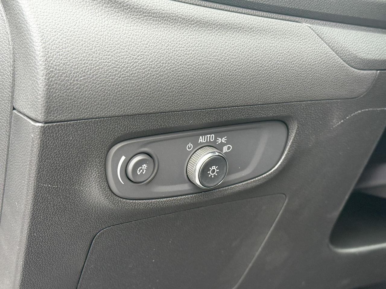 2026 Buick Encore GX Sport Touring 1.3L 3CYL WITH REMOTE START/ENTRY, SUNROOF, HEATED SEATS, HEATED STEERING WHEEL, HD SURROUND VISION, Photo