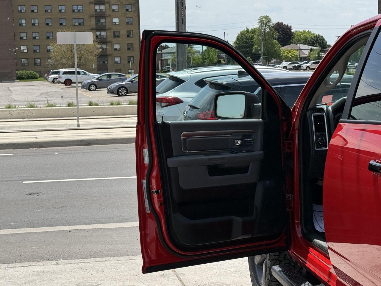 2017 RAM 1500 SLT | 5.7 V8 | NAVI | LOADED - Photo #16