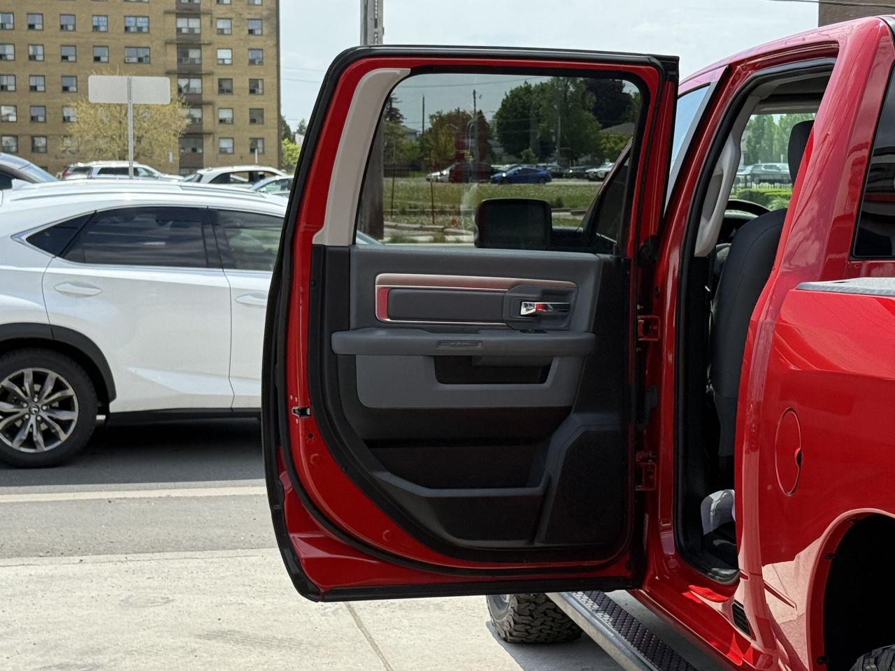 2017 RAM 1500 SLT | 5.7 V8 | NAVI | LOADED - Photo #37