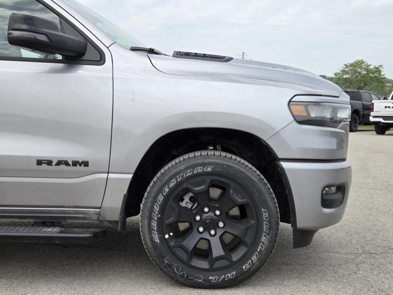 2025 RAM 1500 SPORT Photo4