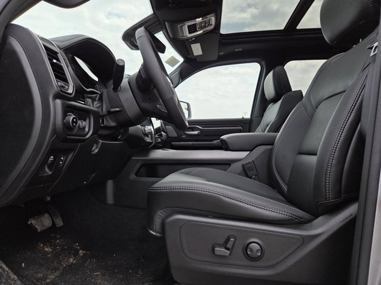 2025 RAM 1500 SPORT Photo