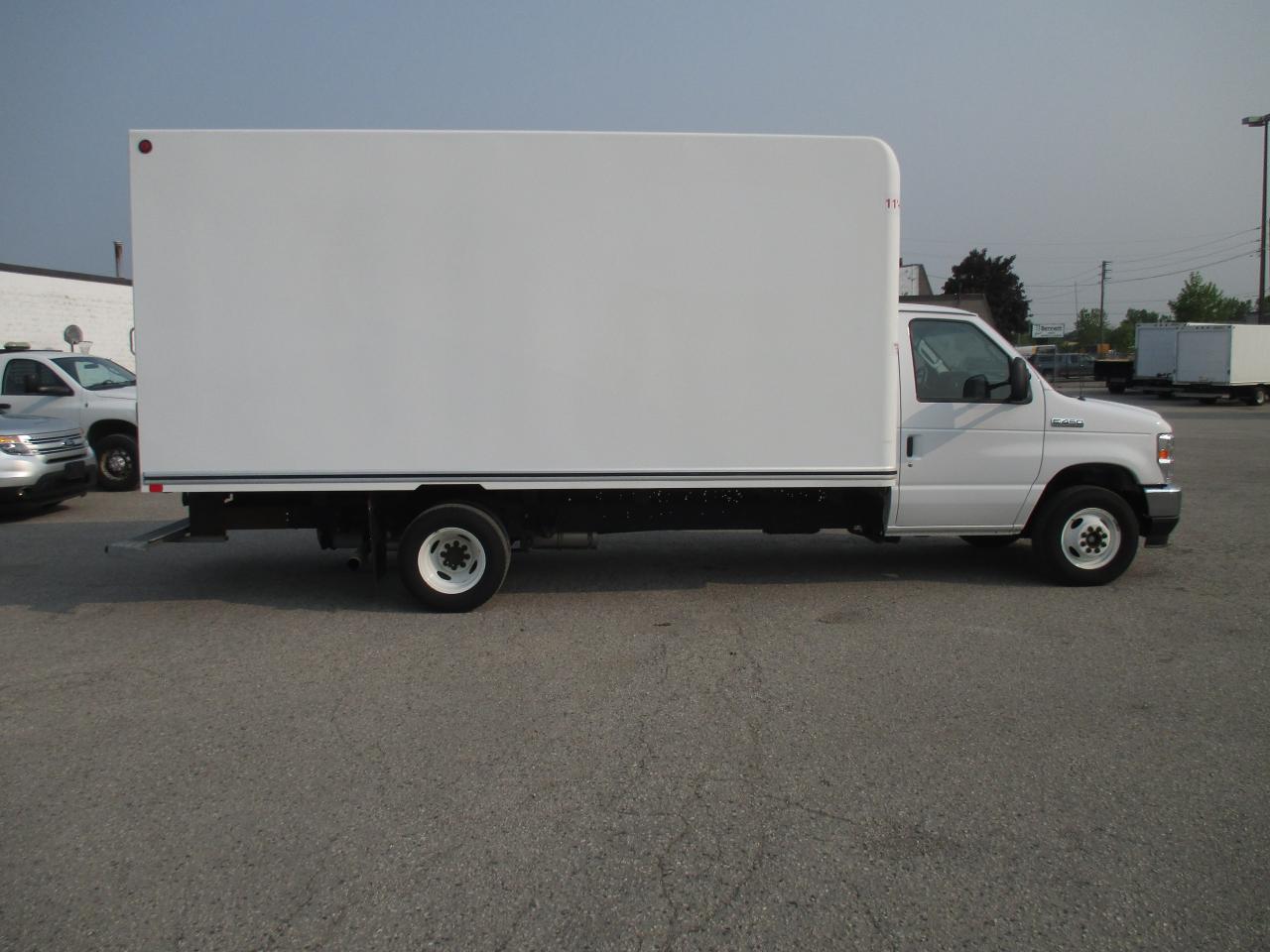 2022 Ford E450 E450 16 Ft.unicell body - Photo #4