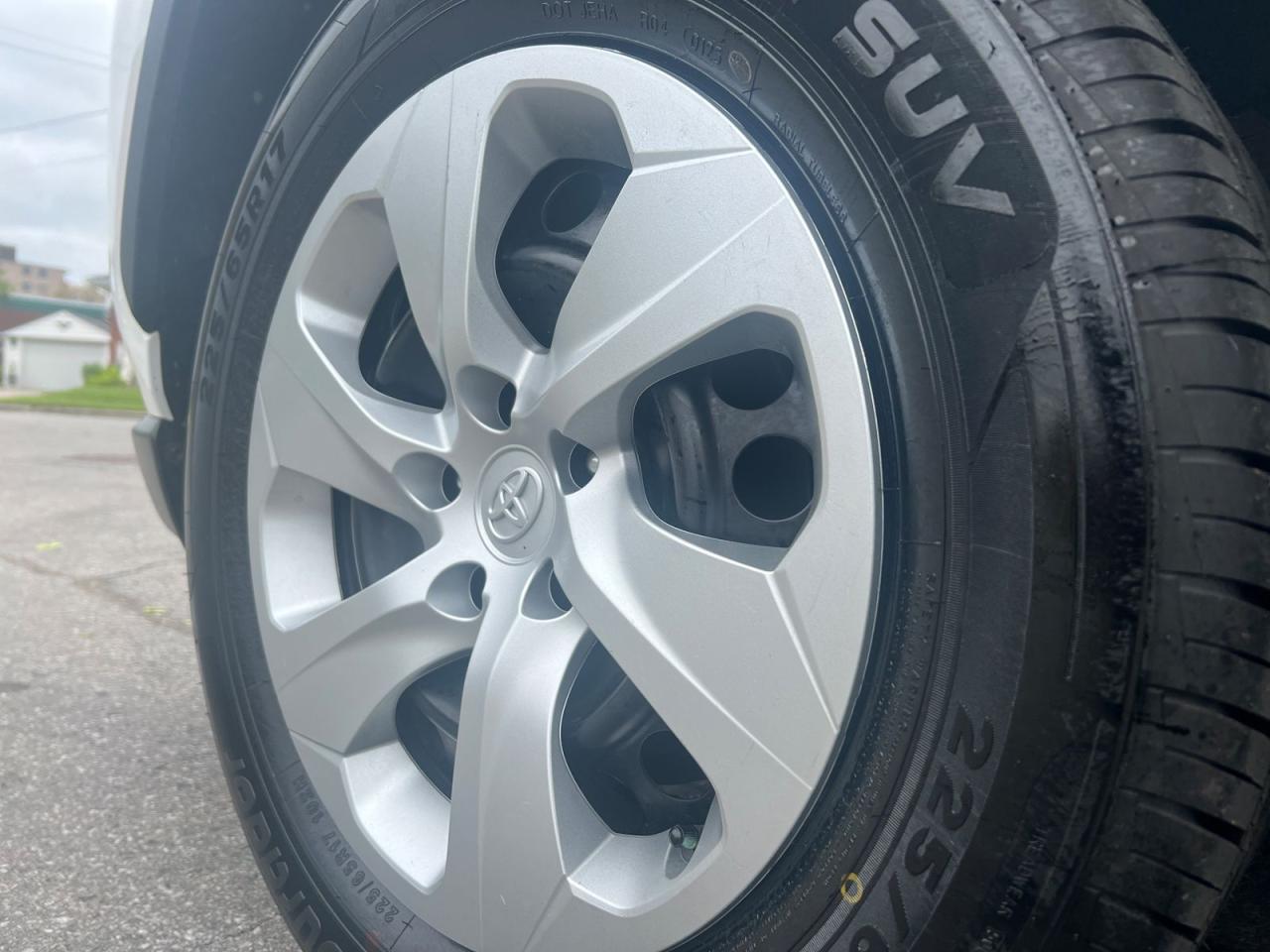 2019 Toyota RAV4 LE AWD - Photo #8