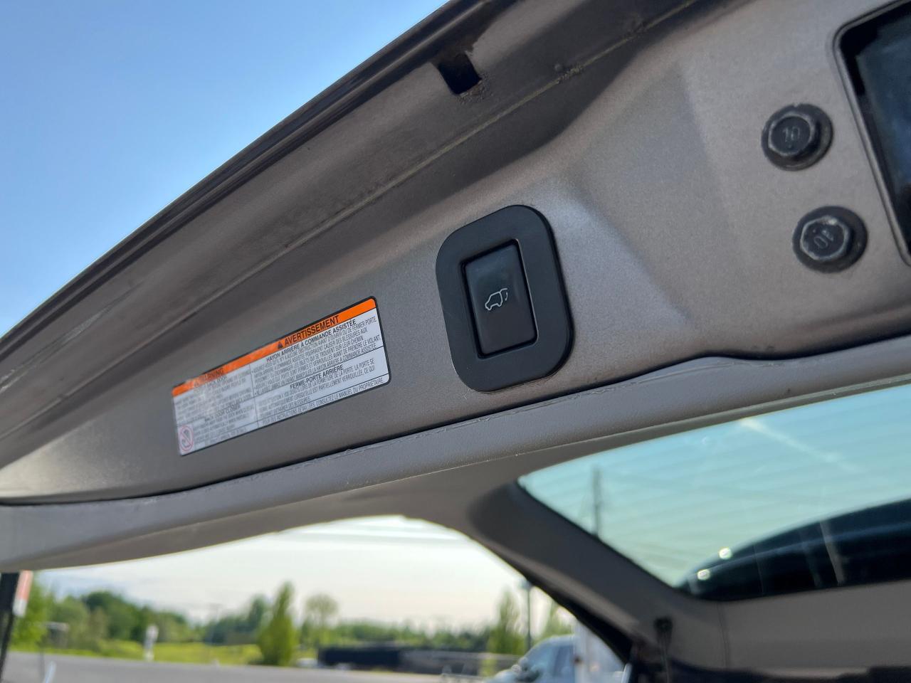 2018 Toyota Sienna SE - Photo #6